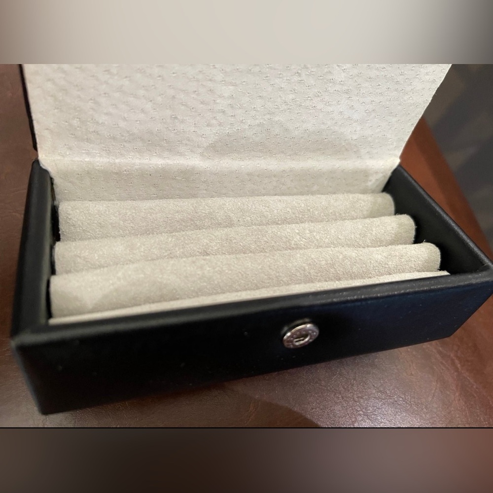 Leather jewelry/cufflinks  case